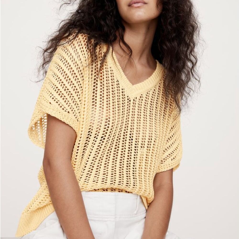 Crochet Open-knit Light Yellow V-neck Sweater Vest in Size L